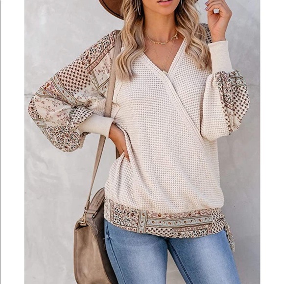 ❌SOLD❌ ❣️SALE❣️ 🆕 Boho Lightweight Knit Wrap Top - Picture 2 of 7